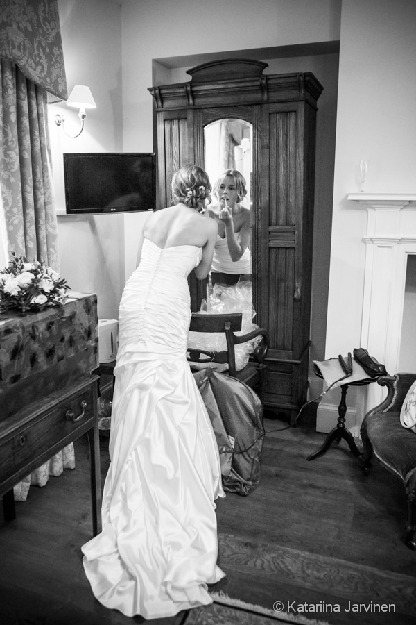 bride getting ready in a room in Wethele Manor